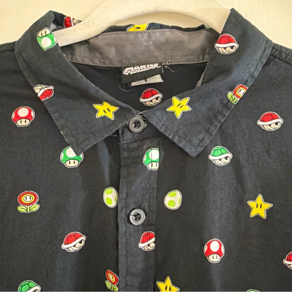 2018 Nintendo Super Mario Bros Black Button Up Shirt L Mushrooms Stars Shells - Picture 6 of 10
